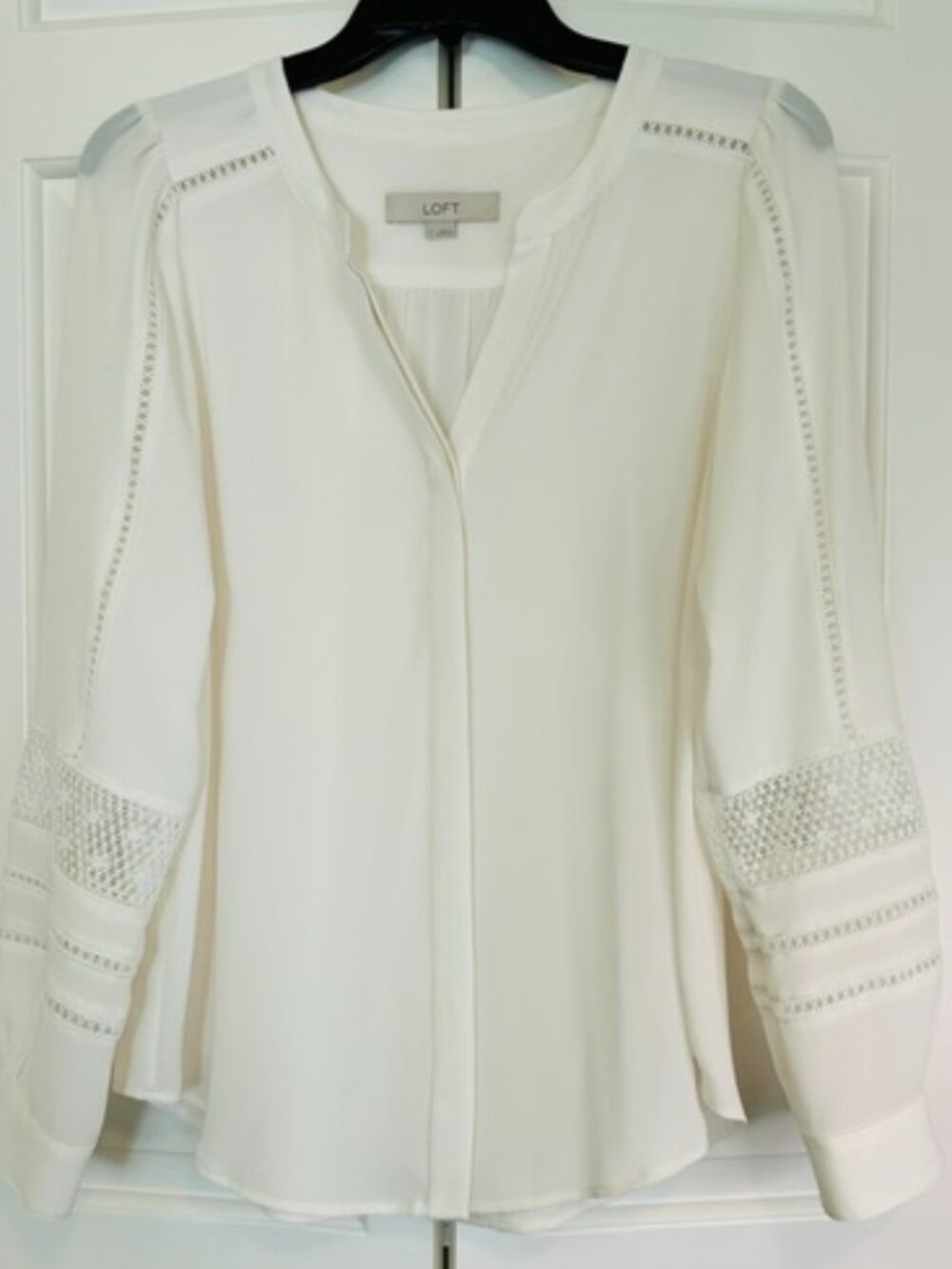 LOFT Ivory Lace Insert Hidden Full Button Blouse Flowy Pleated Back S EUC